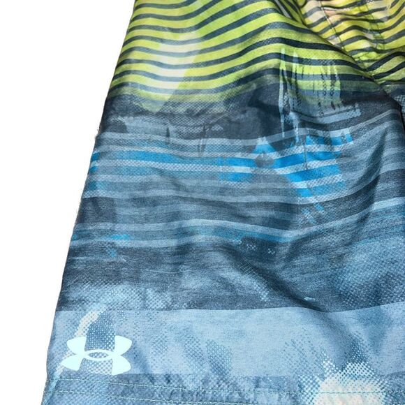 Boys Under Armour Swim Trunks Size YMD - Picture 3 of 3